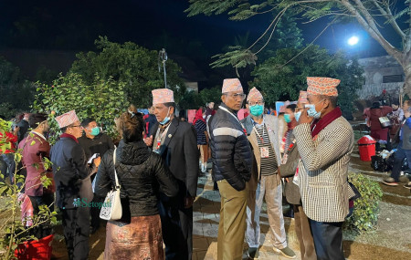 मतदानको प्रतिक्षामा बसेका प्रतिनिधिहरू। तस्बिर: राजेश घिमिरे/सेतोपाटी